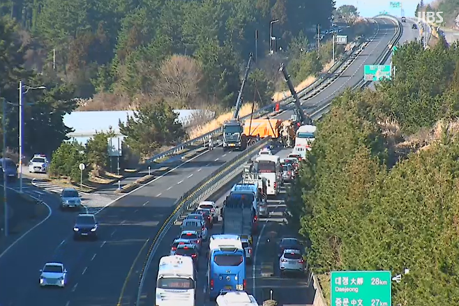 오늘(14일) 아침 8시 45분 현재 제주경마장 인근 평화로 폐쇄회로(CC)TV 화면.