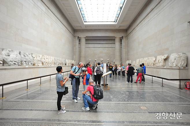 영국박물관을 대표하는 전시물인 ‘파르테논 마블스’. 영국의 오스만제국 특명전권대사인 엘긴이 1801~1812년 그리스 파르테논 신전에서 뜯어온 대리석 조각품을 전시하고 있다.  |강임산 국외소재문화재재단 지원활용부장 제공