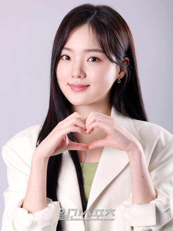 tvN '일타 스캔들' 방수아 역을 맡은 배우 강나언이 9일 오후 서울 중구 KG타워에서 진행된 일간스포츠와의 인터뷰에 앞서 포즈를 취하고 있다. 서병수 기자 qudtn@edaily.co.kr /2023.03.09.