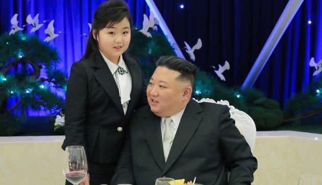 북한 김정은 국무위원장과 딸 김주애. 연합뉴스