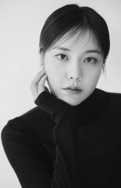 신혜정 전속계약 사진=티에이치컴퍼니