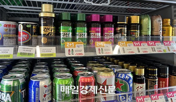 Hangover relief items are displayed in a convenience store [Photo by Choi Jae-won]