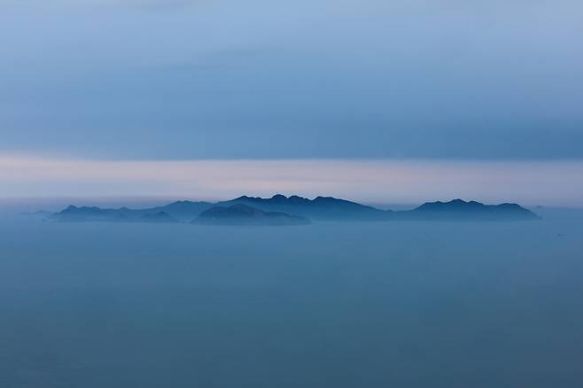 홍도 깃대봉에서 바라본 흑산군도 [사진/진성철 기자]