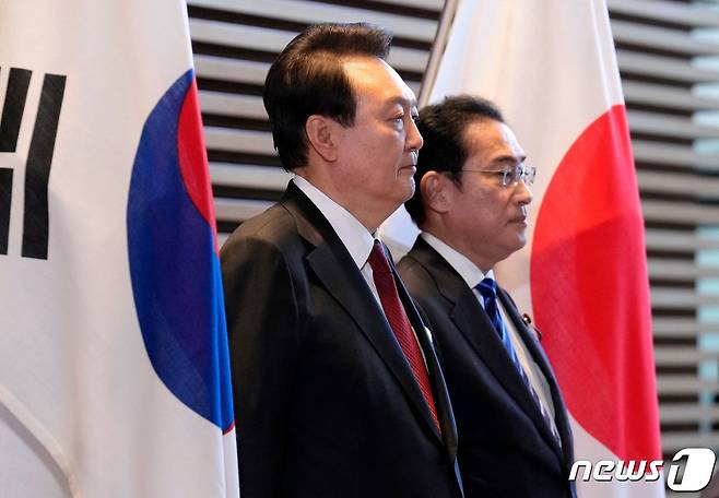 윤석열 대통령(왼쪽)과 기시다 후미오 일본 총리. 2023.3.16 ⓒ AFP=뉴스1