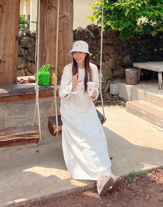 Jeju Island is also a hot place.Celebrities are constantly visiting the Cafe, which is run by actor Park Han-byul.On the 16th, Park Han-byuls Cafe account said, Actor Moon Jeong-hee came and went with the cute dogs.Moon Jeong-hee left the sign, saying, Go back and rest again next time.Previously, Park Han-byuls Cafe was visited by Hwang Jung-eum, who is known as a best friend of the entertainment industry.Park Han-byul has been awarded a bouquet at the wedding of Hwang Jung-eum and Lee Young-don in the past.In addition, Seo Ha-yan, wife of singer and actor Lim Chang-jung, visited Cafe run by Park Han-byul, especially Seo Ha-yan drinking coffee at Cafe.The relaxed state of affairs on Jeju Island has created envy.Actor Ryu Seung-ryong also left a sign on one side of the cafe saying, I will stay, and actor Lee Yo-won also wrote a guest book saying, It is beautiful.Park Han-byul previously married Yoo In-seok, former CEO of Yuri Holdings, in November 2017 and gave birth to a son in April the following year.Park Han-byul also suspended its activities in 2019 after former CEO Yoo was embroiled in allegations that he provided sexual services to overseas investors with Seungri from Big Bang.Park Han-byul has not been doing much since the drama When I Love You When Im Sick, and I gave birth to the second one last year.