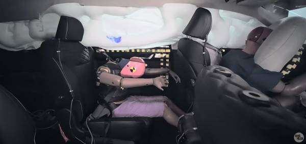 개편된 IIHS 전면충돌테스트 중인 펠리세이드(출처=IIHS유튜브)