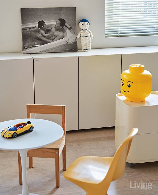 일명 ‘어린이 사무실’로 부르는 아이들 전용 공간. 추후 벽을 세워 남매 각자의 방으로 개조할 예정이다.