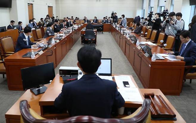 [서울=뉴시스] 이영환 기자 = 류성걸 국회 기획재정위원회 조세소위원장이 16일 오전 서울 여의도 국회에서 열린 조세소위원회에서 발언을 하고 있다 2023.03.16.