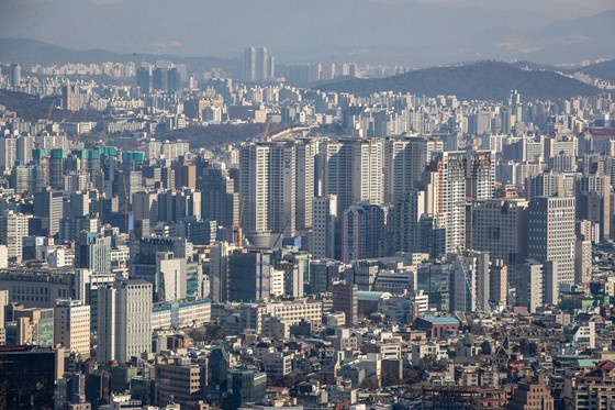 서울 아파트 실거래가지수가 전월 대비 0.81% 오르면서 7개월 만에 상승 전환했다.  /사진=뉴스1