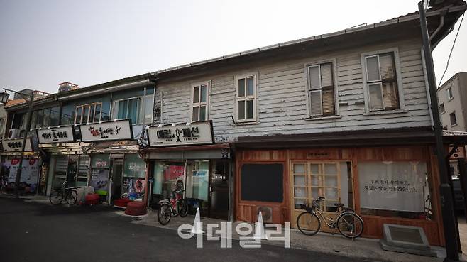 100여 년 전 건물이 그대로 남아 있는 목포 구도심.