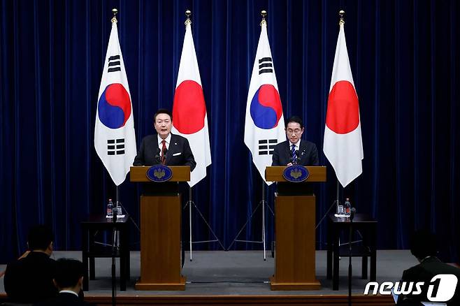 윤석열 대통령(왼쪽)과 기시다 후미오 일본 총리. 2023.3.16 ⓒ AFP=뉴스1 ⓒ News1 송원영 기자