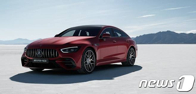 더 뉴 메르세데스-AMG GT 43 4MATIC+ 다이내믹 레드 블로썸.(제공=메르세데스-벤츠 코리아) ⓒ 뉴스1