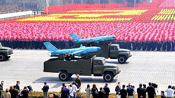 북한의 군사 퍼레이드에 등장한 무인기/AP 연합뉴스