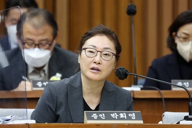 박희영 용산구청장이 지난 1월 6일 서울 여의도 국회에서 열린 용산 이태원 참사 진상규명과 재발방지를 위한 국정조사 2차 청문회에서 의원 질의에 답변하고 있다. /사진=뉴스1