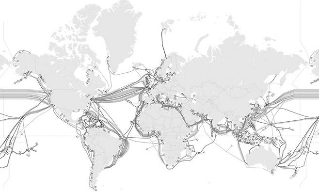 전세계에 매장되어 있는 해저케이블. 갈라파고스 제공
