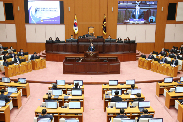 17일 열린 부산시의회 본회의 모습. 부산시의회 제공