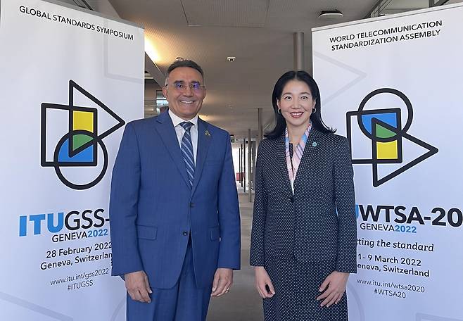 빌렐 자무시 ITU 전기통신 표준화 부문 국장(왼쪽)과 박정숙 위고 사무총장 [세계스마트시티기구 제공. 재판매 및 DB 금지]
