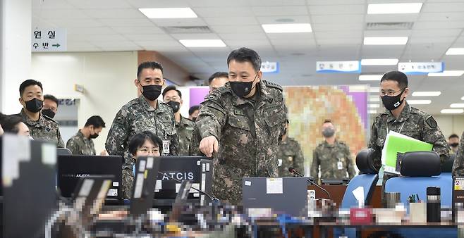 수도군단에서 '자유의 방패' 연습 점검하는 김승겸 합참의장 [합참 제공. 재판매 및 DB 금지]