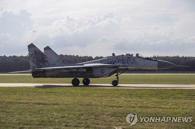 슬로바키아 공군기지의 미그-29 전투기 [AP 연합뉴스 자료사진. 재판매 및 DB 금지]