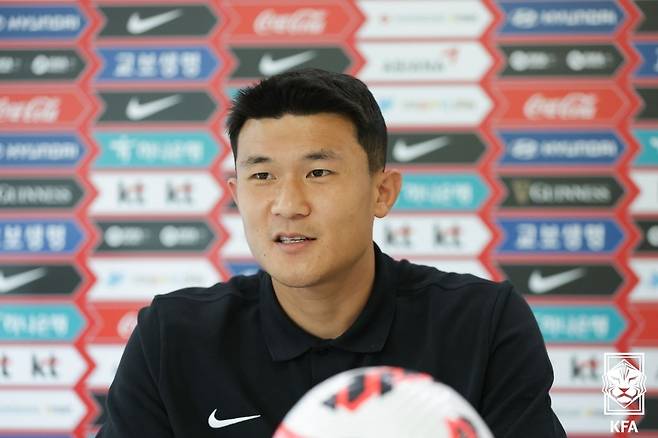 답변하는 김민재 (서울=연합뉴스) 축구 국가대표팀 김민재가 코스타리카와의 국가대표 친선경기를 하루 앞둔 지난해 9월 22일 비대면으로 진행된 기자회견에서 취재진의 질문에 답변하고 있다. 2022.9.22 [대한축구협회 제공. 재판매 및 DB 금지] photo@yna.co.kr