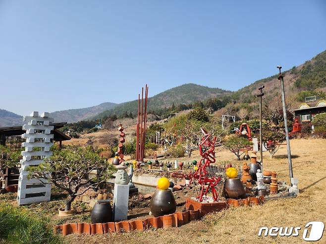 여수 봉수마을에 위치한 선경조각실 모습. 이 마을 출신 조각가가 만든 작품이다.2023.3.14/뉴스1 ⓒ News1