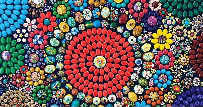 클로이 수 '화엄의 꽃' 디테일, 칠보 /사진=cloisoo 홈페이지