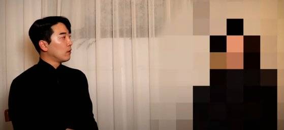 'JMS 쇼크'가 이번에는 '동성 간 성폭력' 문제로 번졌다. 넷플릭스 '나는 신이다'를 통해 정명석 기독교복음선교회(JMS) 총재에 대한 전직 신도들의 폭로가 이어지고 있는 가운데 한 여성 신도는 정 총재가 여성 간부들에게 결혼을 하지 못하게 해 동성 간 성폭력까지 발생했다고 주장했다. [사진=유튜브 잼뱅TV]