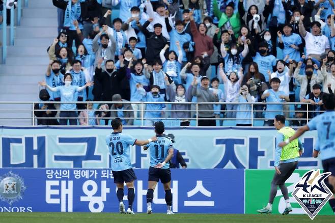대구FC가 19일 DGB대구은행파크에서 전북현대를 2-0으로 꺾고 시즌 첫 승을 신고했다. 사진=한국프로축구연맹