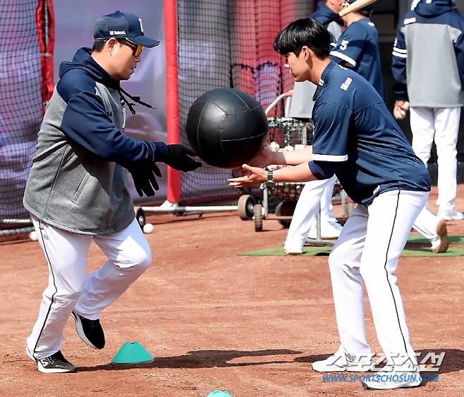 19일 광주 기아챔피언스필드에서 열린 두산 베어스와 KIA 타이거즈의 시범경기. 양의지가 훈련하고 있다. 광주=정재근 기자 cjg@sportschosun.com/2023.3.19/