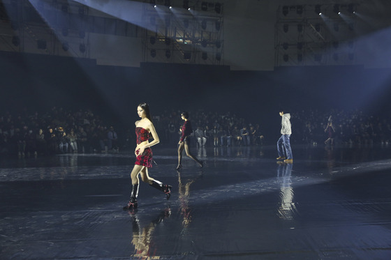 Local fashion brand ul:kin kicked off Seoul Fashion Week on Wednesday with its 2023 Fall/Winter collection opening show at the event's new circular catwalk in Dongdaemun Design Plaza, central Seoul. [UL:KIN]