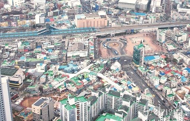 인천시가 인천도시공사 주도의 ‘동인천역 주변 전면개발사업 추진을 위해 수익성 확보를 위한 로드맵을 그린다. 경기일보DB