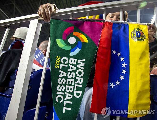 경기장에 걸린 베네수엘라 국기 [EPA=연합뉴스]