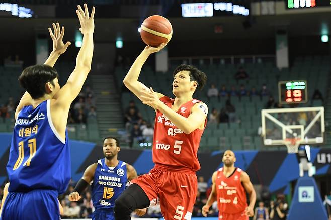 19일 삼성전에서 슛을 시도하는 SK 김선형 [KBL 제공. 재판매 및 DB 금지]