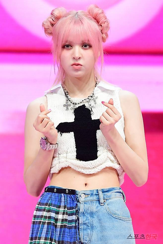 첫 번째 미니앨범 'expergo(엑스페르고)' 발매 기념 쇼케이스에 참석한 그룹 엔믹스(NMIXX) 릴리. ⓒ이혜영 기자 lhy@hankooki.com