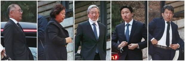 왼쪽부터 정의선 현대자동차그룹 회장, 현정은 현대그룹회장, 정몽준 아산재단 이사장, 정기선 현대중공업지주 사장,정몽용 현대성우홀딩스 회장. /사진=연합뉴스