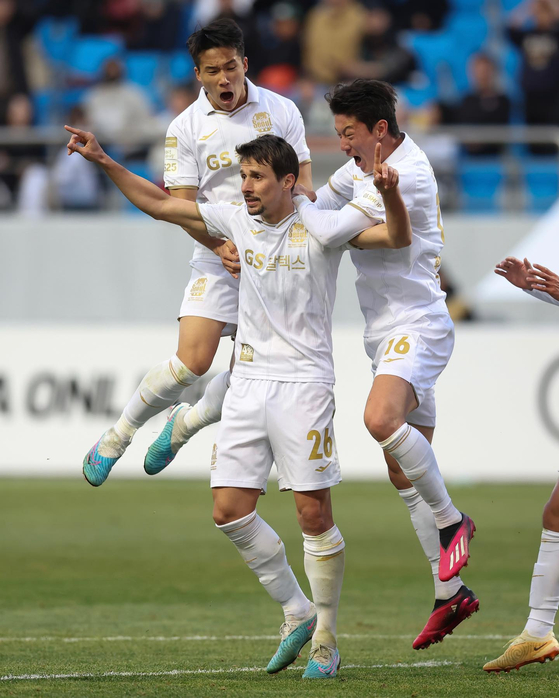 FC Seoul's Aleksandar Palocevic, center, celebrates with his teammates after scoring the winner in a K League game against Jeju United at Jeju World Cup Stadium in Seogwipo, Jeju in a photo shared on FC Seoul's official Facebook account on Saturday. [SCREEN CAPTURE]