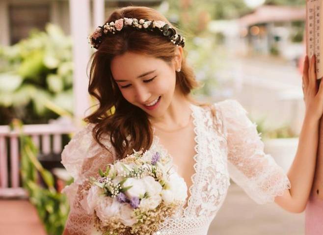 Actor Lee Da-hae and singer Seven Marriage in May: Eight Years of Extreme Love is the fruit of the end.Lee Da-hae and Seven announced on the afternoon of March 20th through the official SNS (Instagram) that they will sign a one-year anniversary on May 6th.Seven, who was the first to post a handwritten letter to his fans, said, I am celebrating my 20th anniversary. I think it would not have been possible without the love of fans who have always supported me. Thank you so much.Today, I have good news that I want to tell you first. Seven said, I promised marriage on May 6th with Friend Lee Da-hae, a woman who has been in love for the past eight years and has always been in love with me.In the future, I will live with a sense of responsibility as a husband and husband of a family. I would like to express my gratitude to all of you who have always supported me, and I will come back in good shape. Thank you, he added.Lee Da-hae unveiled a romantic concept wedding picture taken with Seven and said, We have been dating for eight years, so maybe its not a big surprise. I think I had a lot of trouble. Lee Da-hae said, In the coming May we promised to become a couple now in an old lover.I am still more familiar with the word Friend, but I will live as a good wife and a great force for him who has kept my side firmly and has given me great happiness. If we can marry in your love and blessings, it will be a great pleasure for us. I will also return your love as an actor and as a wife of a family in a better way.Thank you. The two men began their public devotion in September 2016 by acknowledging their fellowship through their agency. The total duration of the fellowship is eight years.At the time of the recognition of the devotees, the two men announced their official position, saying, I have naturally developed into a lover among my friends and started my fellowship.As celebrities whose names are known to many people, their references to each other may seem discreet and awkward. The two have become a couple who do not hide their affection for each other in various broadcasts and public appearances and are blessed by fans.Lee Da-hae made headlines by frankly revealing his love story with Seven, which had been veiled, including a grueling first meeting and a secret trip of their own at tvNs Life Bar aired in February 2018.At the time, Lee Da-hae said, I would have regretted it all my life if I hadnt met Seven.Lee Da-hae and Seven also appeared together on MBCs Point of Omniscient Interfere, which aired on January 15 last year.Lee Da-hae said about his first meeting with Seven, I got a phone call from Choi Sung-joon on the day I had nothing to do. He asked me to come out and then he changed Seven. Seven said, I have to do it. Its been a long time.Then he asked me to get a phone number (Seven told Choi Sung-joon) from next time. Choi recalled, I arranged it first. Lee Da-hae said, At first, I didnt have a crush on Seven at all. I met him later and he was pretty. It took me a while to meet him.The two, like any other couple, went through a breakup Danger in 2021. Choi Sung-joon said, There are ups and downs when dating. Was not there another big event last year?Its a little bit now, he said, because the family is really sorry, Lee Da-hae, Seven Danger of the couple.Lee Da-hae said, At that time, there was a little bit of that. After a long meeting, my friends, sisters, and brothers became very fond of Seven. So many people cried (when they almost broke up) and said that this could not happen.Even my upstairs neighbor cried when I talked to her on the phone. The neighbors cried, too. My mom was the one who was most disappointed. My mom kept saying, Even so, Dong-wook... Because shes so pretty.Lee Da-hae cited Sevens large family as the driving force behind his long-term love affair with Seven, with Lee Da-hae stating, Im not a big family, but Seven is a very large family: I have two older sisters and my youngest son, who is the eldest son there.Later, when I met Choi Dong-wook and his family, my sisters are so good, but my parents are the best. Even when I was in trouble, my family was so sad that I was crying and blowing.I feel like I can not meet people who are so good. I think I can meet such a man. 