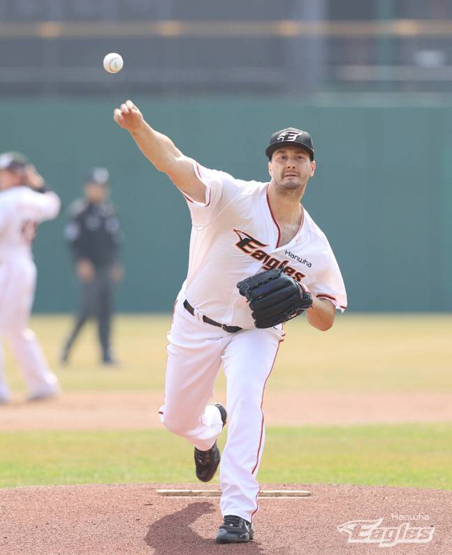 한화 버치 스미스가 20일 대전 SSG전에서 투구하고 있다. 제공 | 한화 이글스