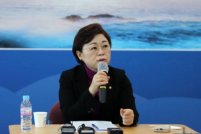 국민의힘 김정재 국회의원(경북 포항 북구)이 1월19일 포항시청 브리핑룸에서 신년 언론 간담회를 하고 있다. 연합뉴스