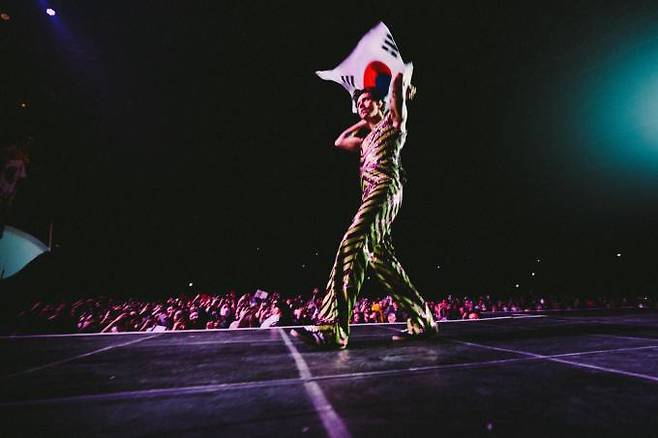 데뷔 후 처음으로 한국에서 콘서트를 연 팝스타 해리 스타일스. 라이브네이션코리아