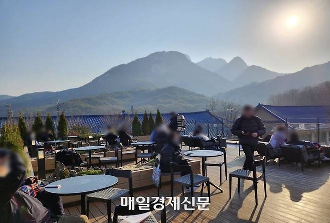 지난 19일 오전 8시께 방문한 서울 은평구 스타벅스 더북한산점 루프탑. [최아영 기자]