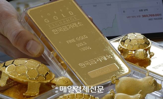 서울 종로의 한 금 판매점에 다양한 금제품이 판매되고있다. [김호영 기자]