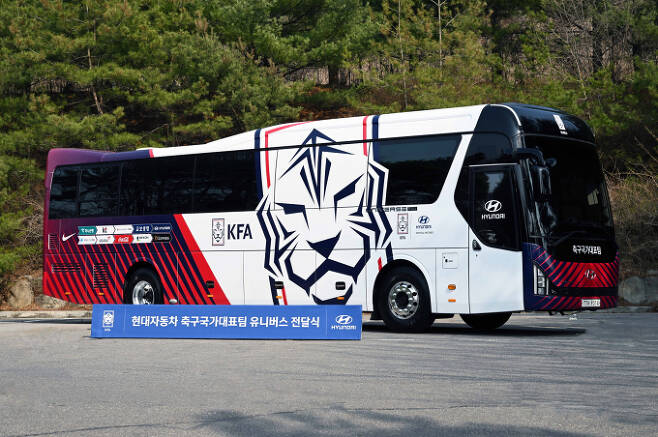 현대차가 한국 축구국가대표팀에 29인승 프리미엄 전용버스 '유니버스'를 후원했다. /사진=현대차