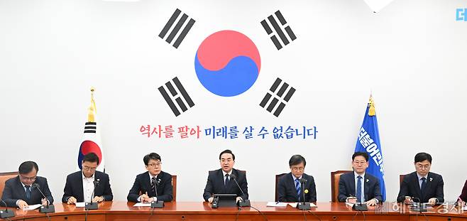 더불어민주당 원내대책회의가 21일 서울 영등포구 여의도 국회에서 열리고 있다. 임세준 기자