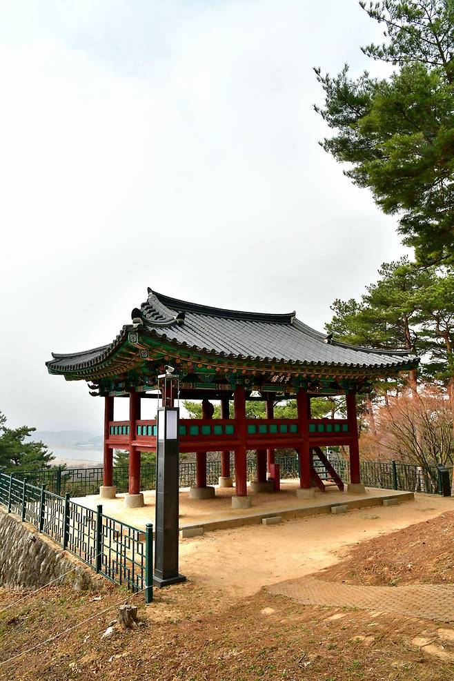 반월루