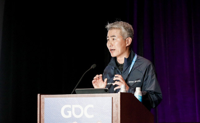 장현국 위메이드 대표가 21일(현지시간) 미국 샌프란시스코 모스콘센터에서 열린 ‘GDC 2023’에서 기조연설을 하고 있다.  제공 | 위메이드