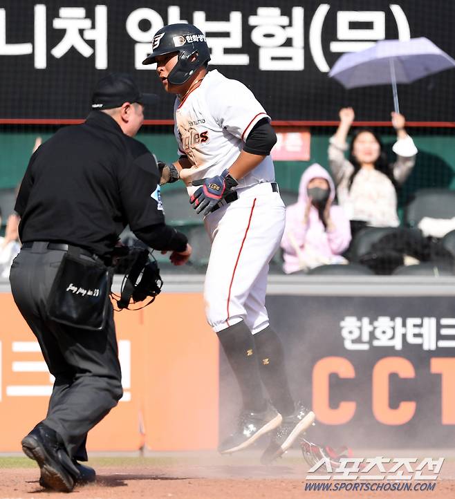 아무도 예상 못한 김태연 홈스틸에 환호하는 한화 팬들