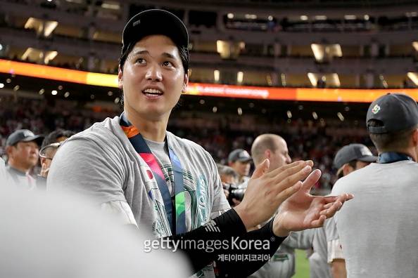 22일 WBC 우승을 확정짓고 박수를 치는 오타니. 게티이미지