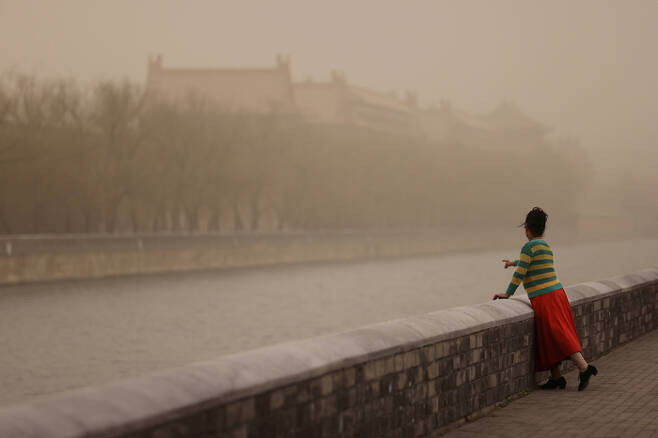 황사로 뒤덮인 베이징 하늘. 로이터연합뉴스