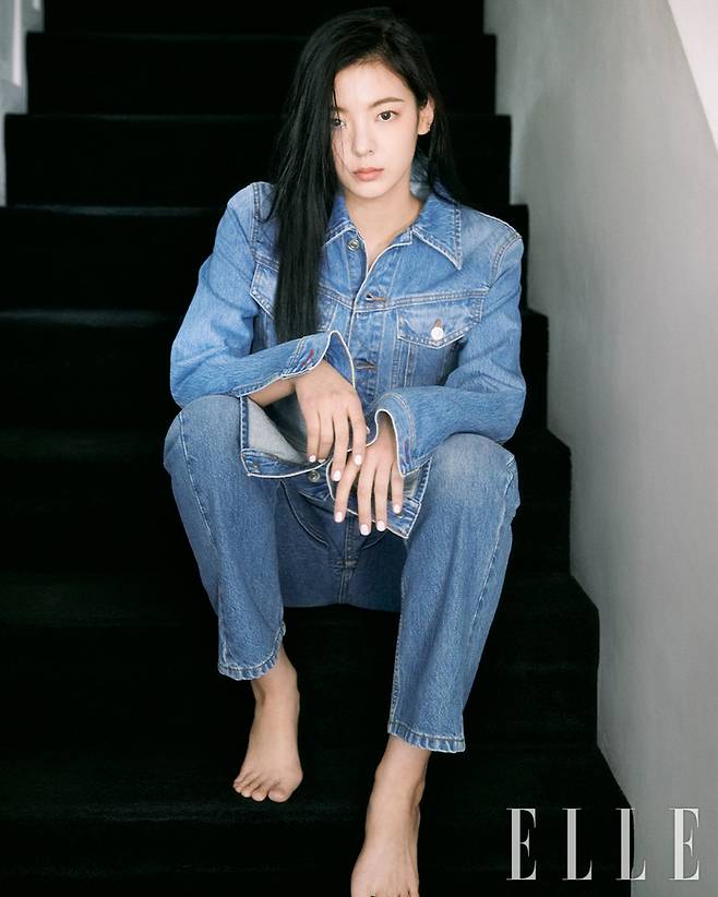 걸그룹 있지 멤버 리아 패션 화보. 사진 엘르